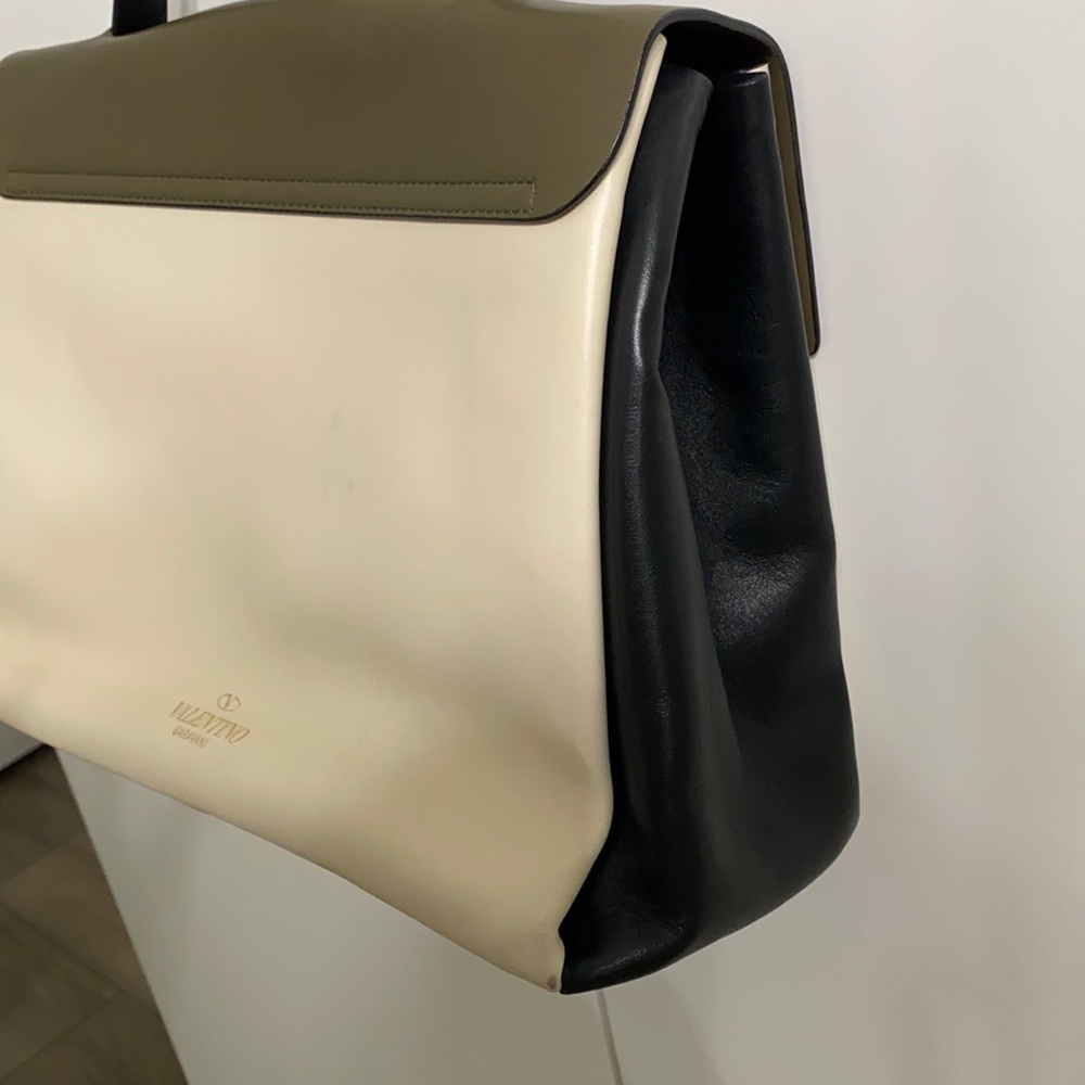Valentino Garavani Large Bag (good condition) - Picture 9 of 17